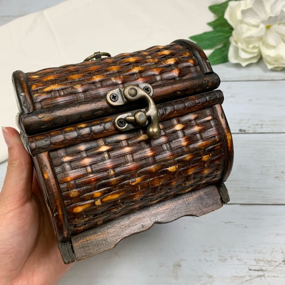 Mini Wooden Basket Weave Latch Hinged Trunk - Picture 11 of 13